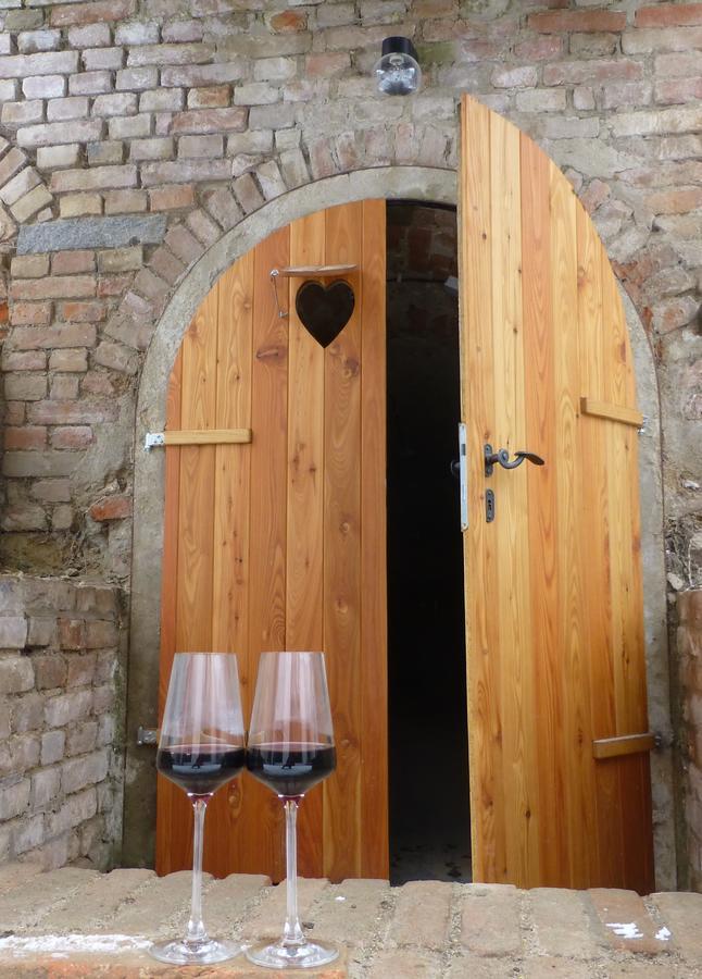 Pod Kralicim Vrchem Apartment Milovice  Luaran gambar